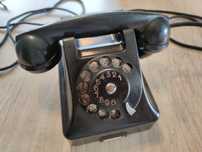 Stary ebonitowy telefon