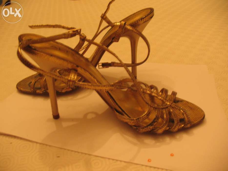 Sapatos Aldo Dourados