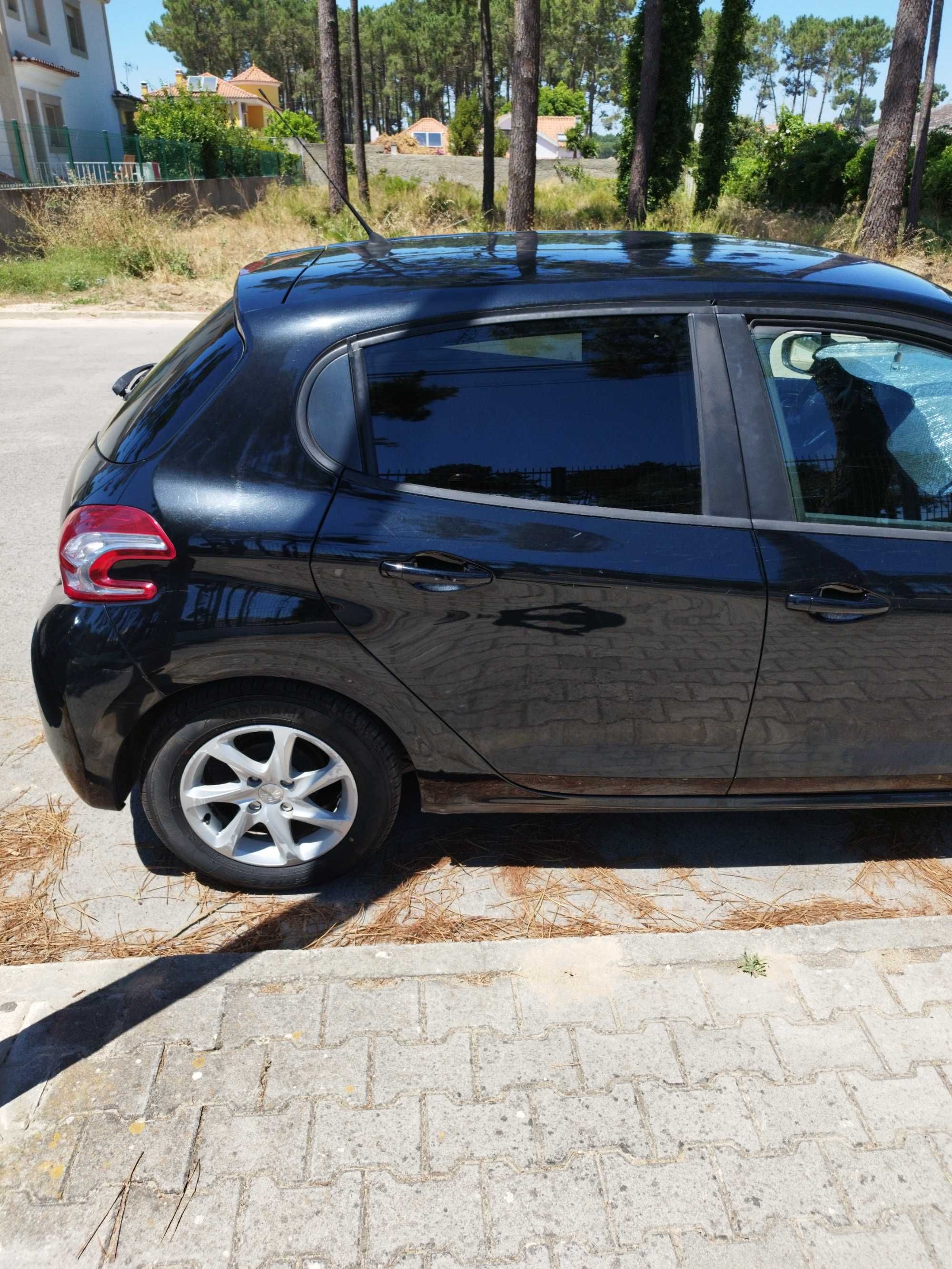 PEUGEOT 208 I Hatchback 1.4HDi. * OPORTUNIDADE *