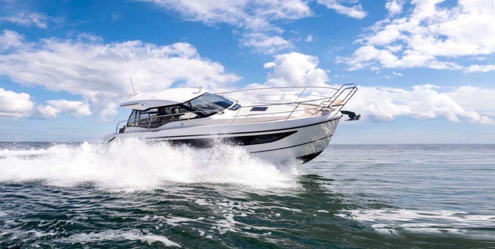 Jacht motorowy Bavaria SR35