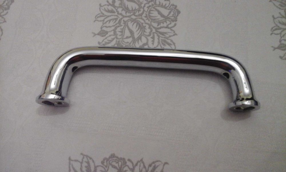 Puxador cromado em latão