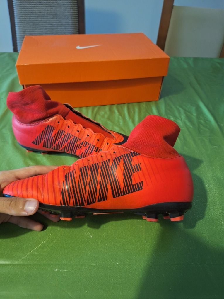 Chuteiras da nike vermelhas
