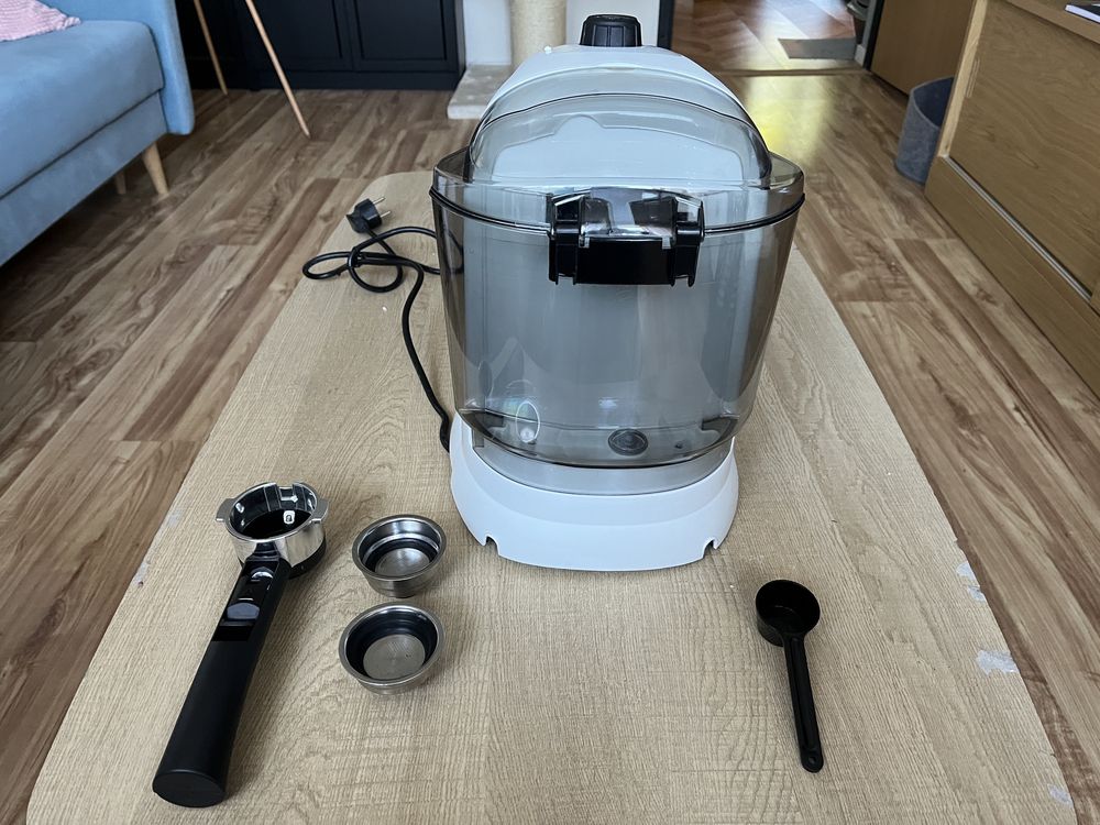 Ekspres kolbowy DeLonghi EC221.W