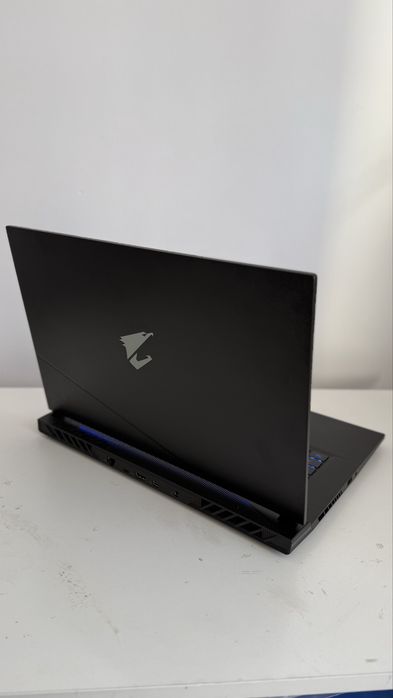 Laptop Gigabyte Aorus 15 360 Hz rtx4060 Gw.
