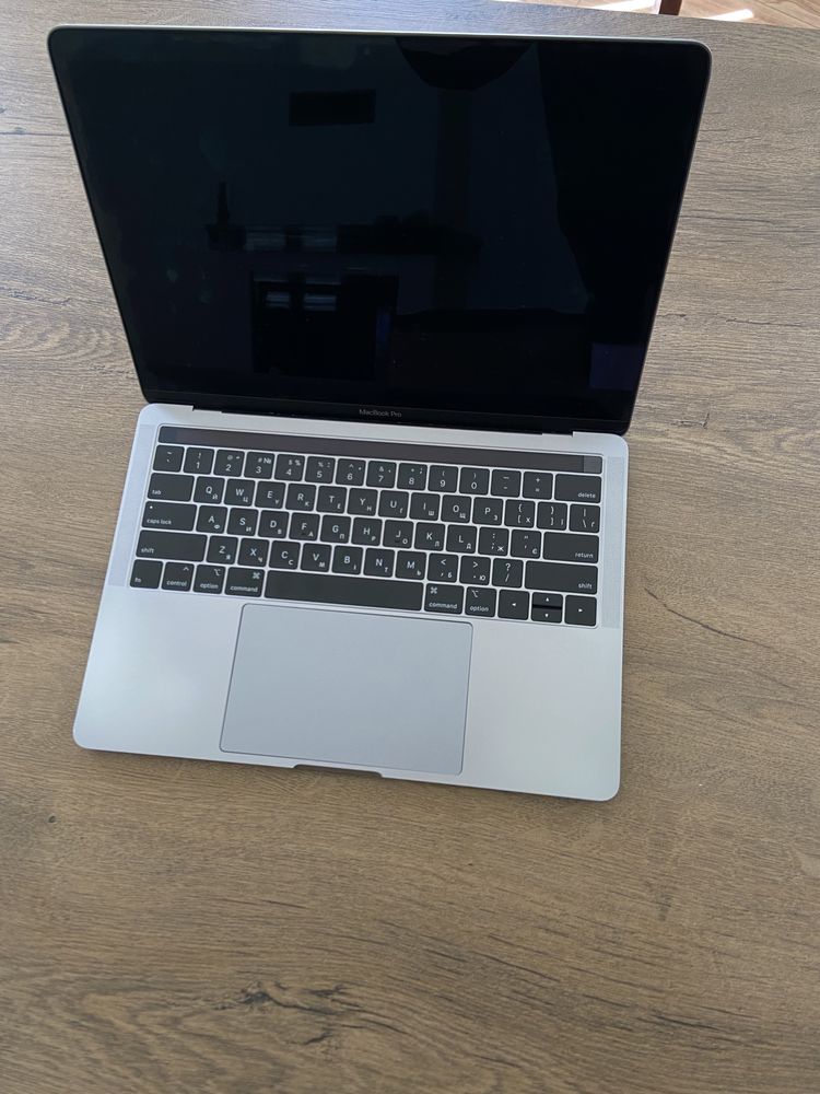 Apple MacBook Pro 13’ 256 GB Space Gray TouchBar 2018
