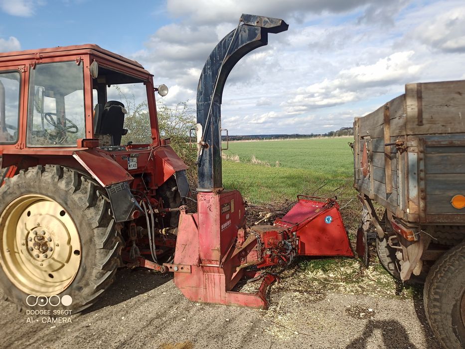 Rębak junkkari tarczowy dwa wałki wciągające  do gałęzi drewna krzaków