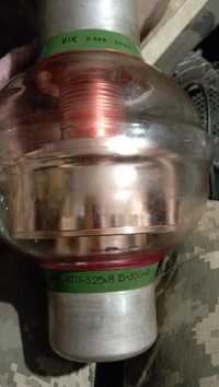 Конденсатор вакуумный переменной емкости КП1-3, 25 кВ, 15 - 350 пФ.