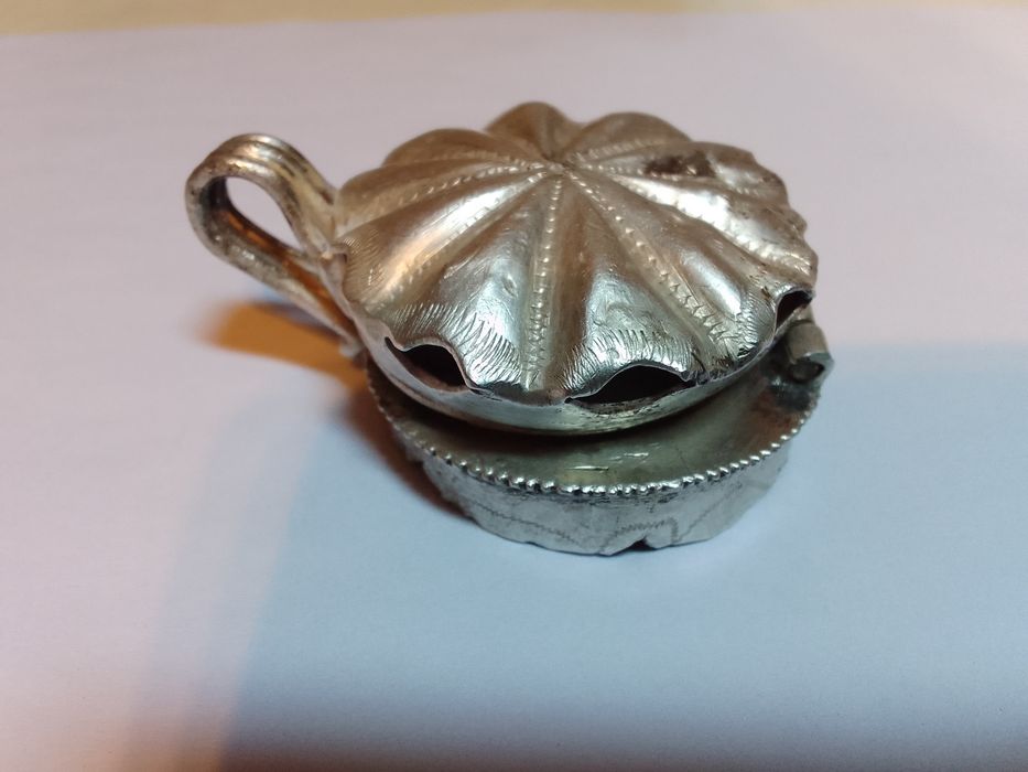 Продам срібну закривачку на люльку.