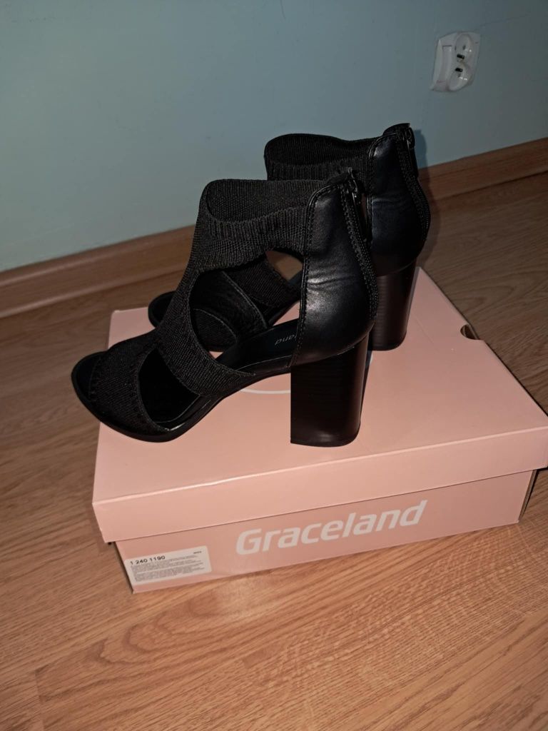 Buty na obcasie *NOWE*