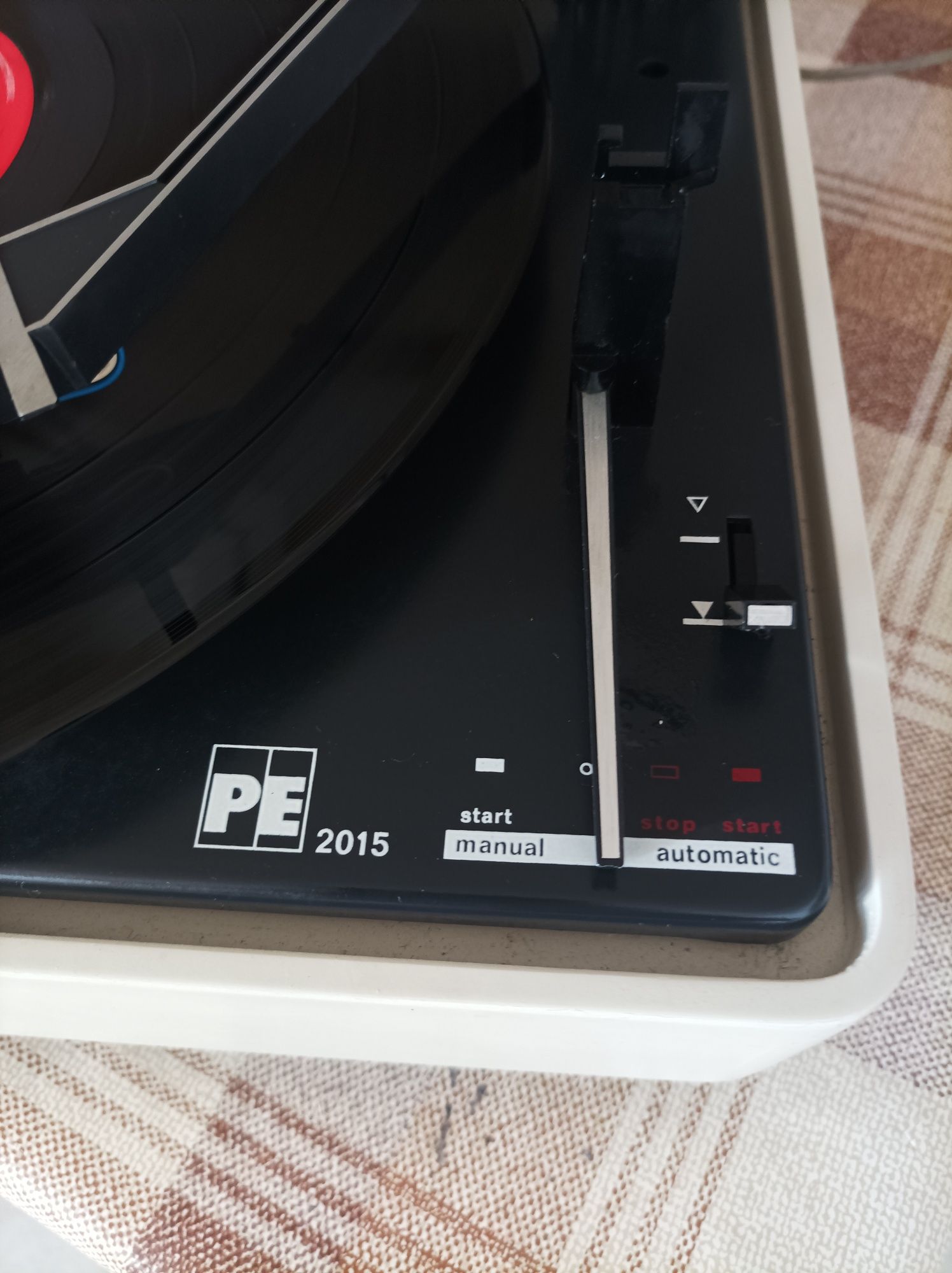 Gramofon vintage ze wzmacniaczem  PE-2015