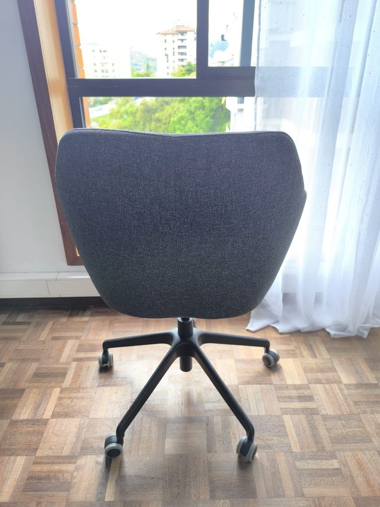 Cadeira IKEA como nova
