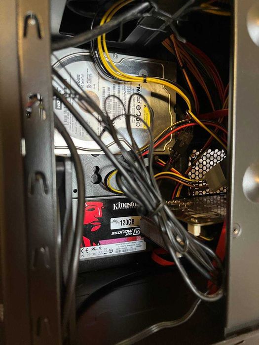 Монiтор Dell S2240Lc та блок Fractal Design Core 1100 + клавiатура