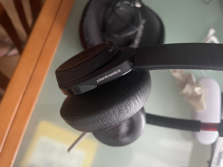 Headset Plantronics Voyager Focus (como novos)
