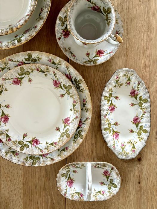 Serwis obiadowy i kawowy Chodzież- Iwona Złota Róża-141 elementów