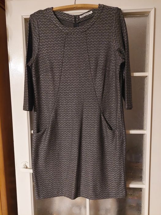 Sukienka szara ze srebrną nitką 44 Quiosque