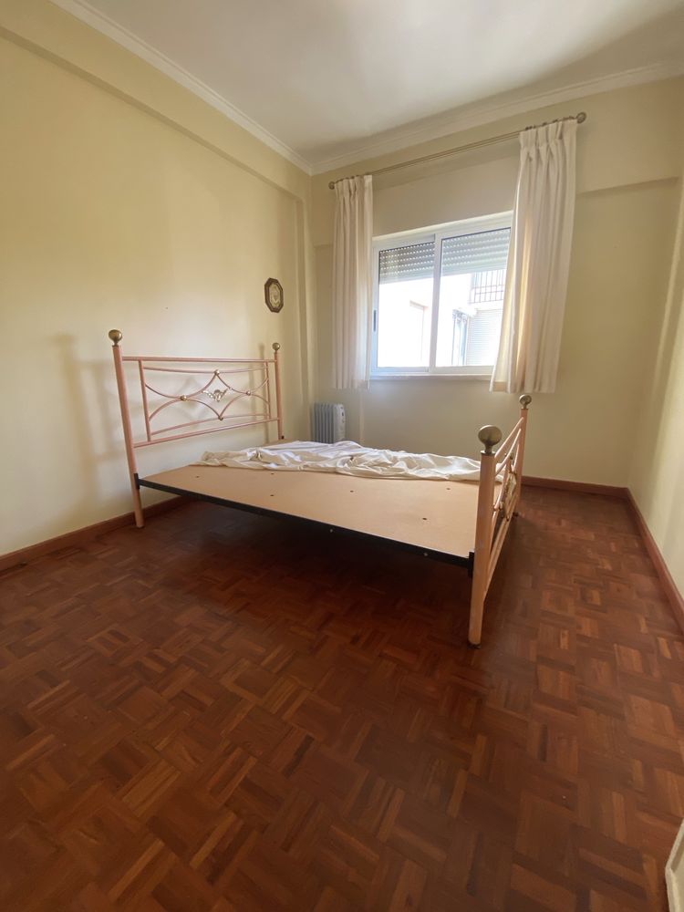Estrutura de Cama de Casal em Ferro