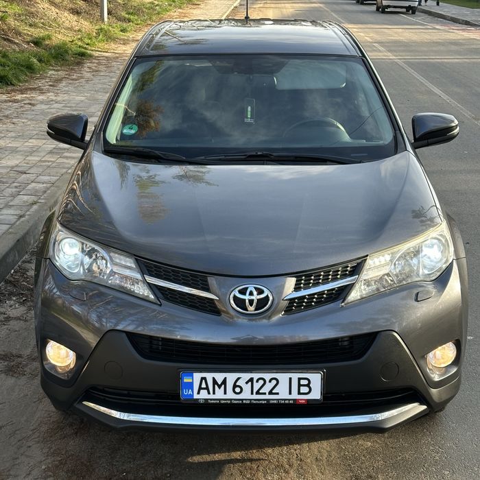 Toyota rav4  2013 года