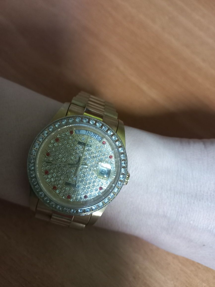 Наручные часы с камнями Rolex