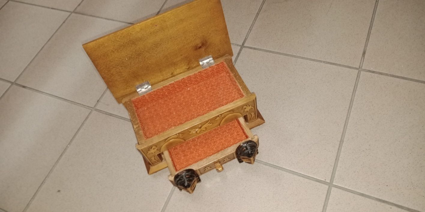 Drewniana ręcznie robione szkatułka, skrzyneczka z szufladą.