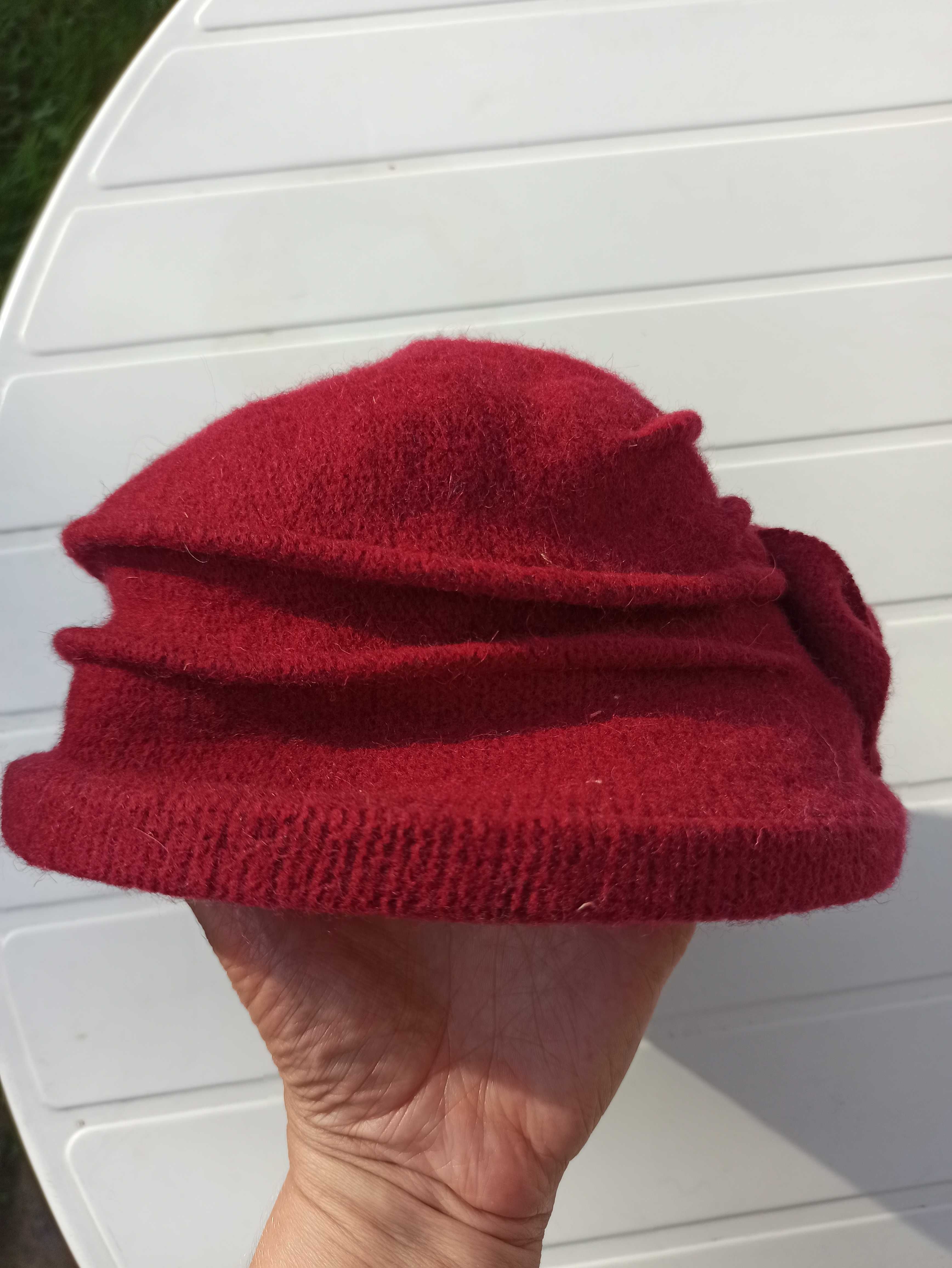 Bordowy wełniany kapelusz czapka z metką