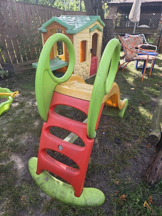 Domek ogrodowy i zjeżdzalnia