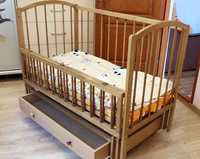 Детская кроватка,матрас,постельное с рождения до 3 с маятником,ящиком
