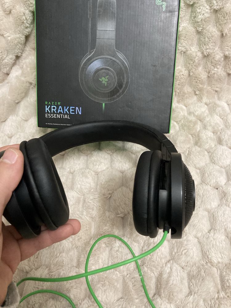 Ігрова гарнітура Razer Kraken Essential V2 (RZ04-01720100-R3R1) (0596)