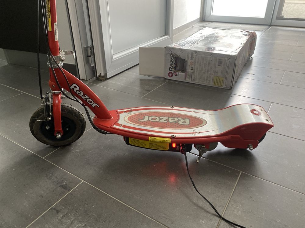 Trotinete eletrica Razor E100