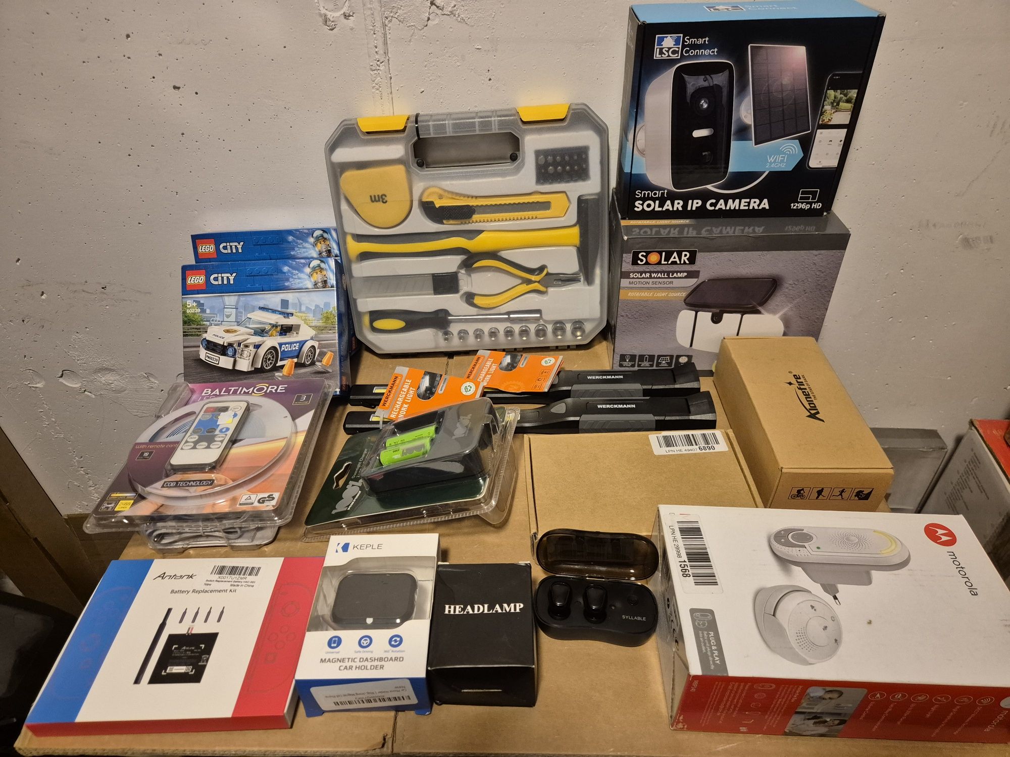 Karton box z mix elektroniką