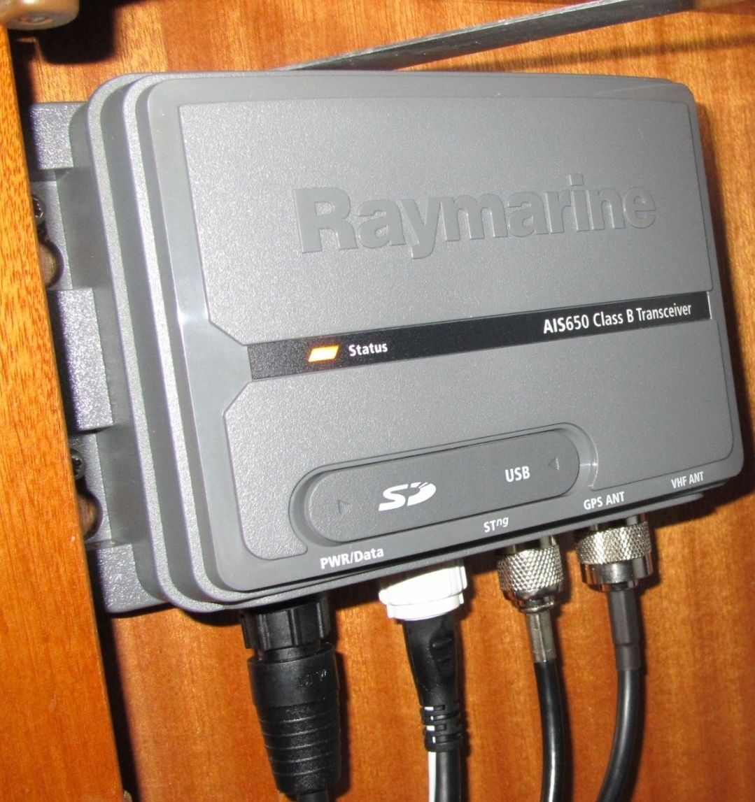 Raymarine AIS 650 + AIS 100 + GPS antenna