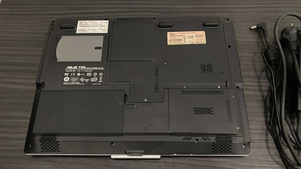 Ноутбук 15,4"  ASUS F5RL T5550, 160Gb, ОЗУ 2Gb, 2 ядра + сумка Belkin