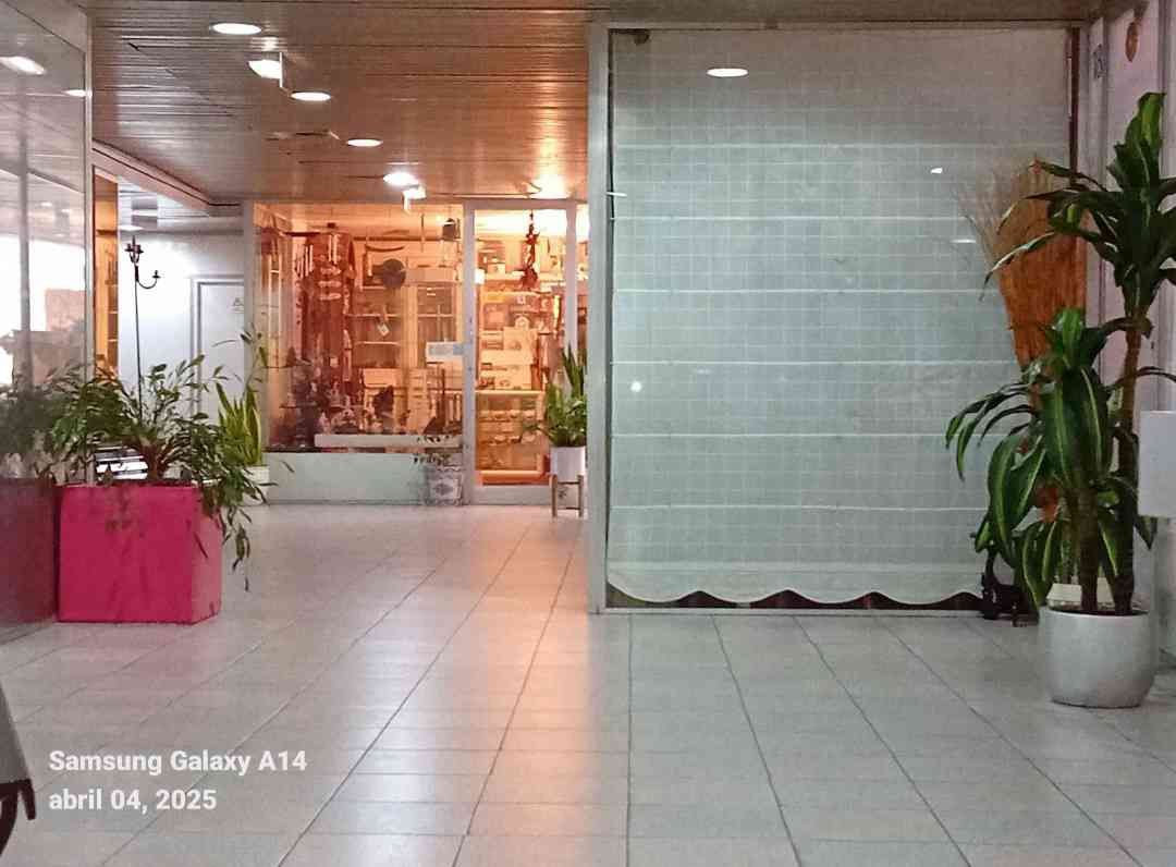 Loja de 22m² em centro comercial  almada