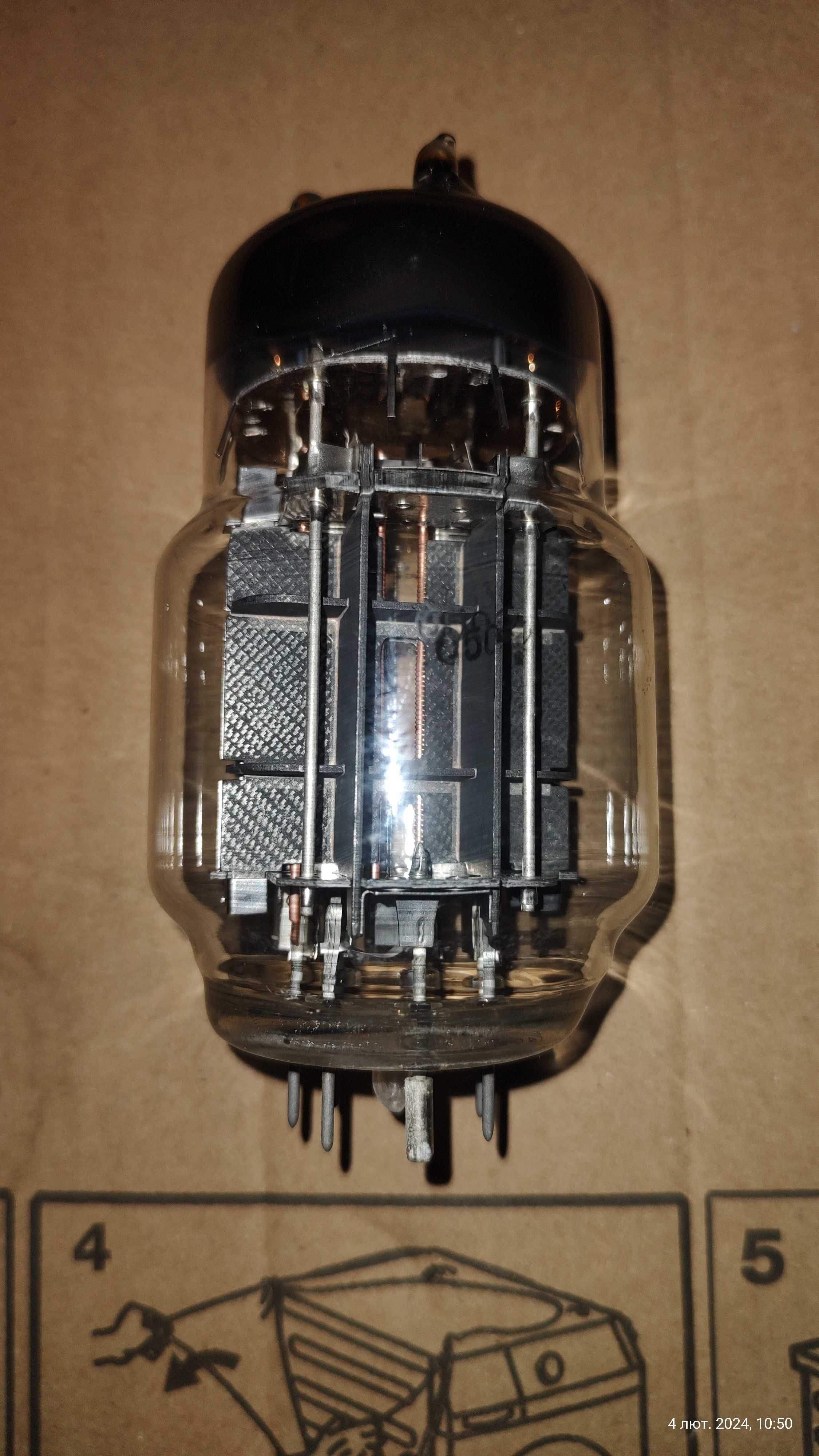 Радіолампа електронна лампа 6С33С, не використовувалась.