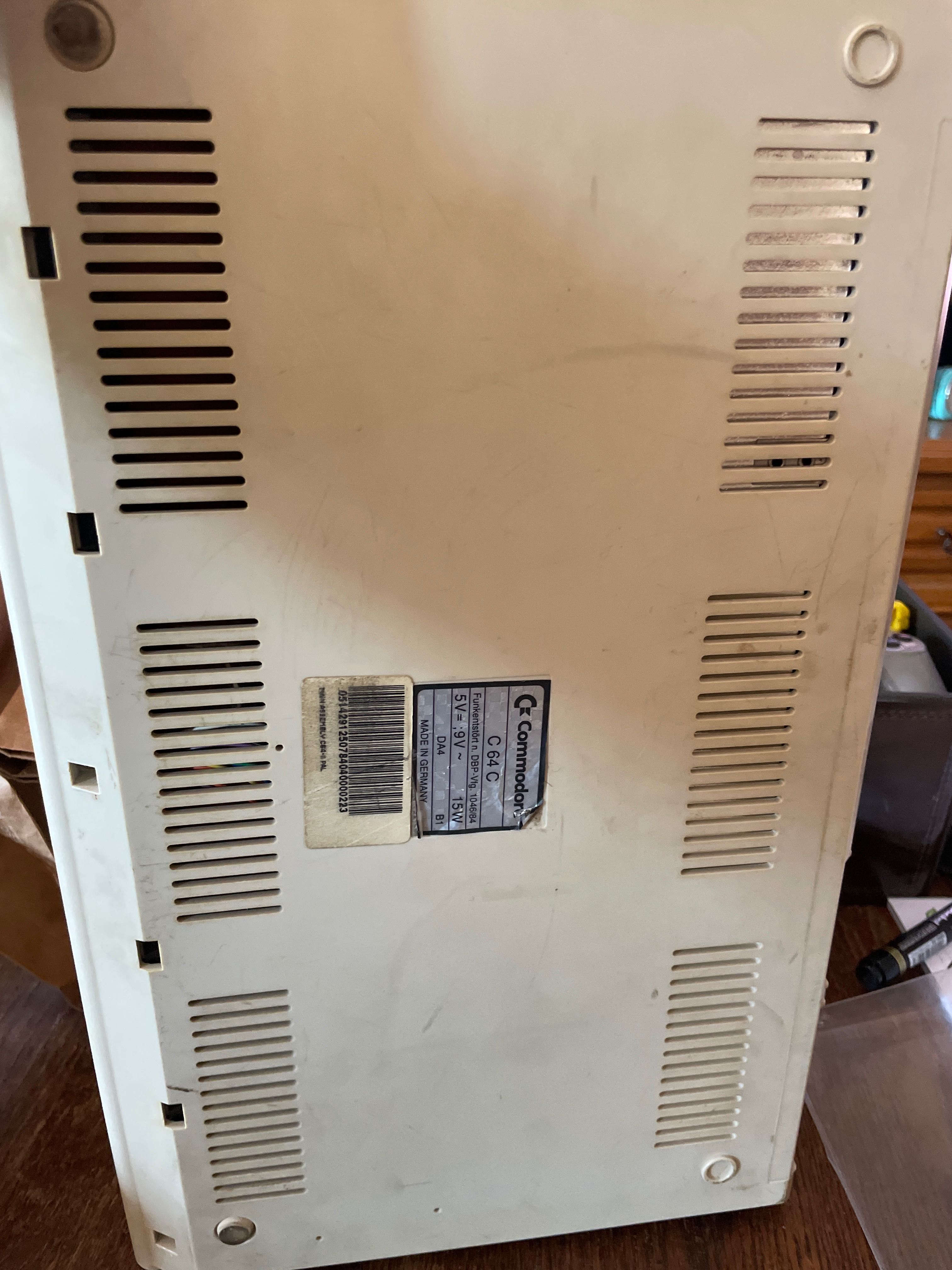 Komputer commodore C 64 plus pokrywa