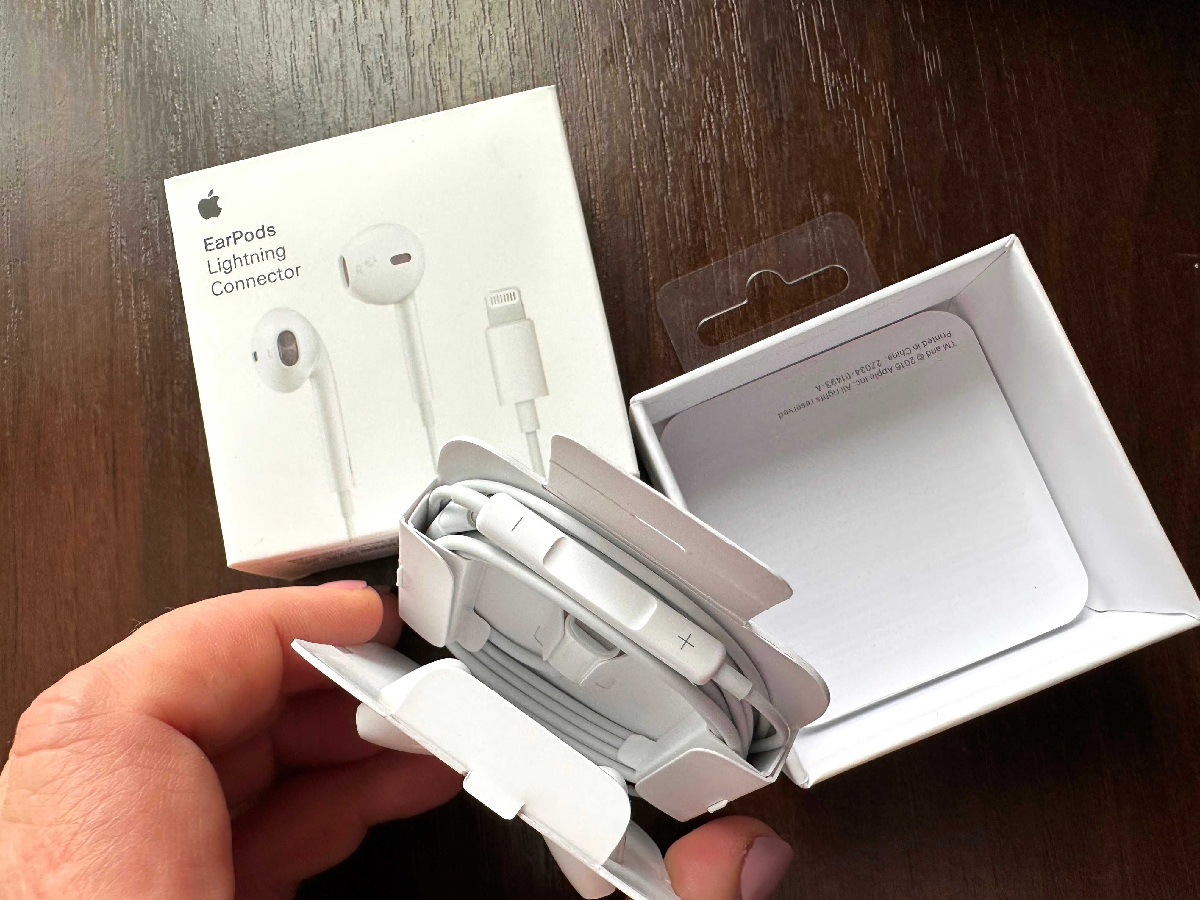Наушники  Оригинал Apple iPhone EarPods with Mic Lightning (MMTN2ZM