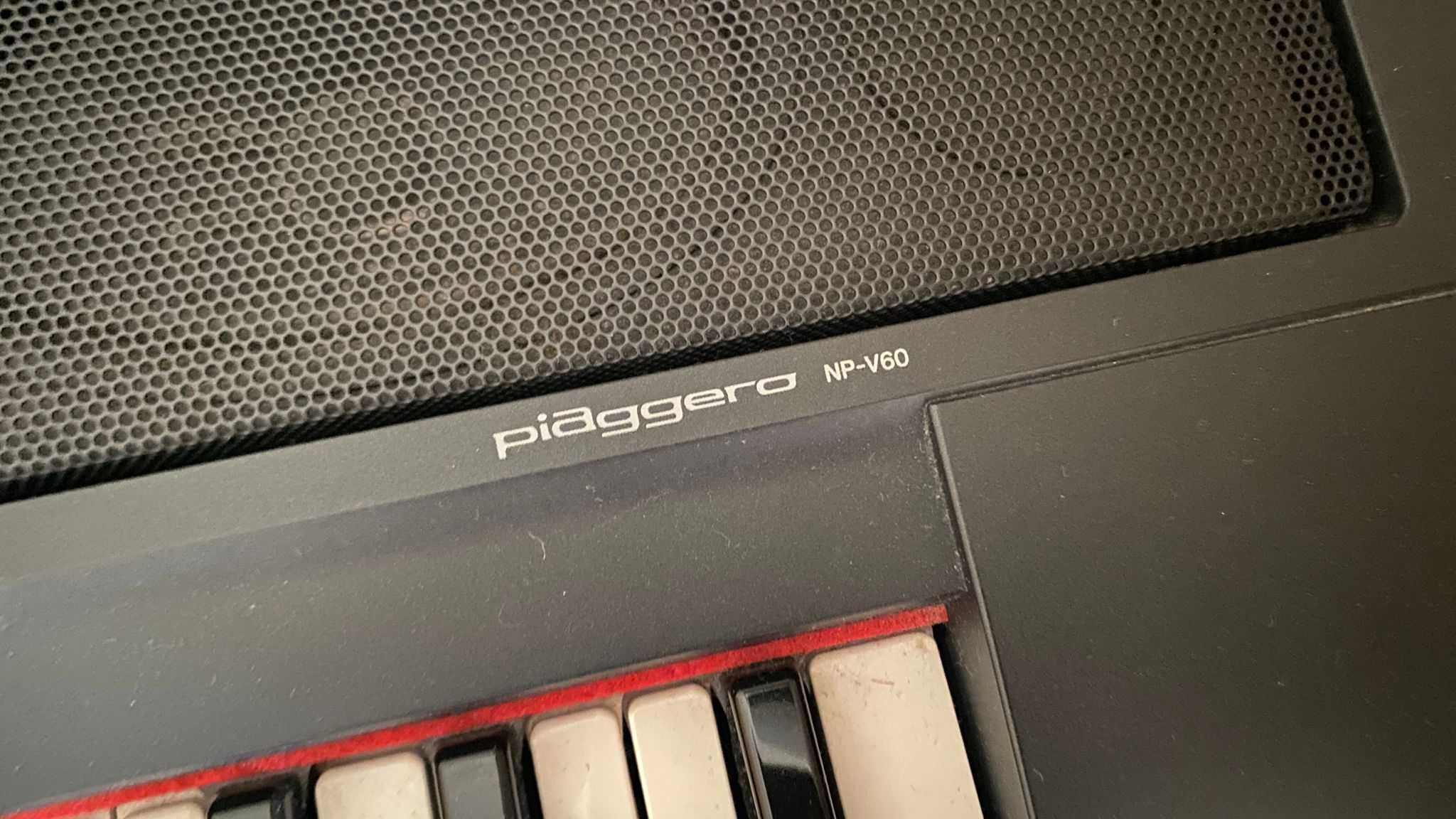Banco + Suporte + Piano Yahama Piaggero NP-V60