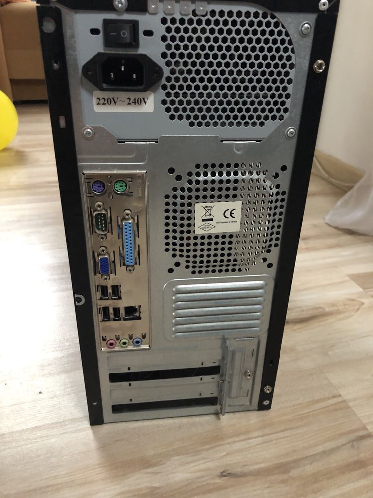 Komputer stacjonarny AMD 4rdzenie 8GB ram dysk 320GB / Nvidia 2GB