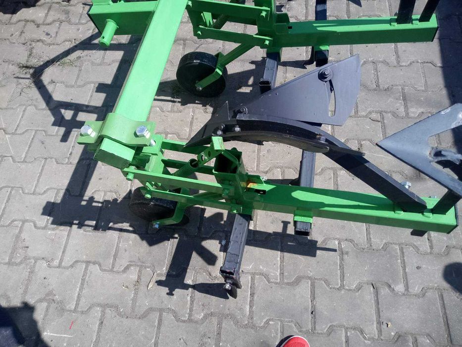 Культиватор міжрядний междурядный окучник 3 секції Bomet