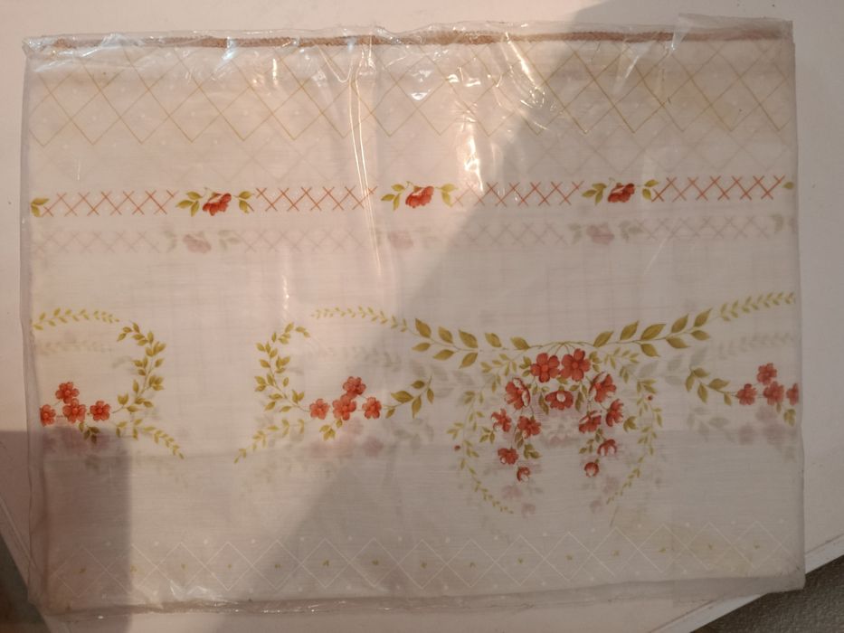 Toalhas de mesa novas (embaladas)