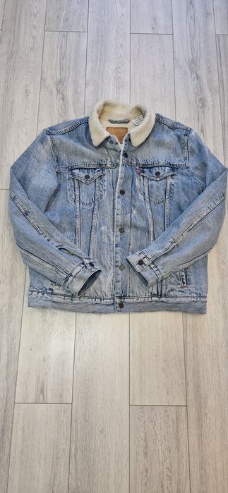 Levis  L.          .