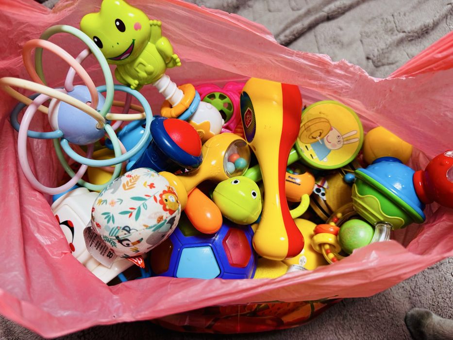 Величезний лот іграшок для немовлят