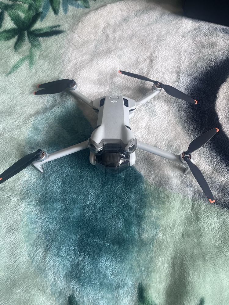 Dron DJI mini 4 pro fly more combo rc2