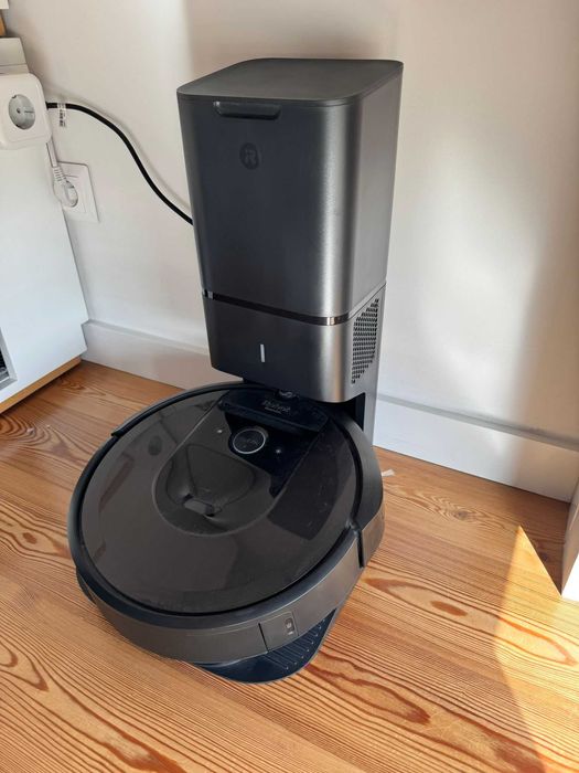 Aspirador iRobot Roomba i7+ (com Base de Descarga Automática)