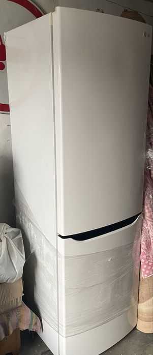 Холодильник LG GC-B449SVCW