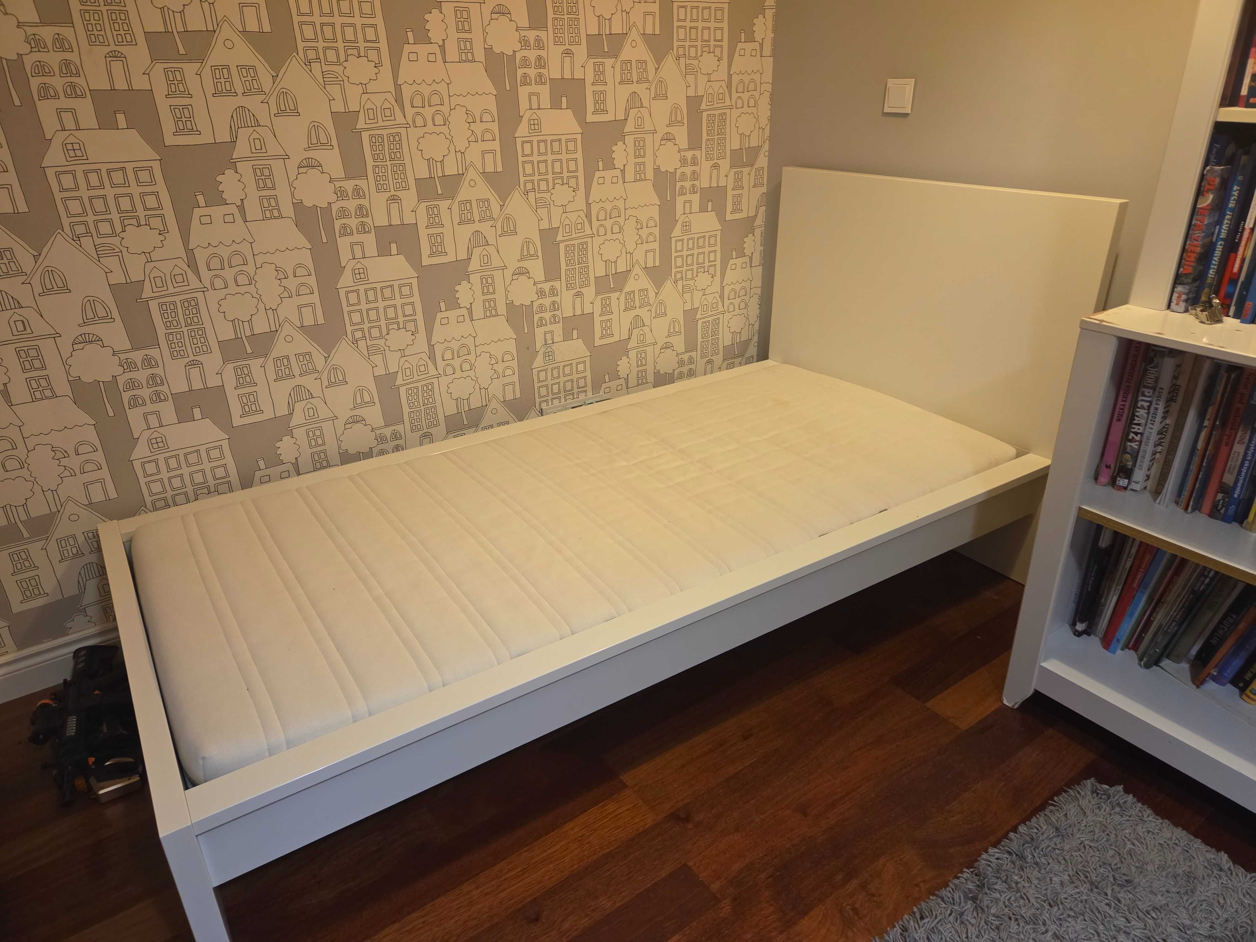 Białe łóżko dziecięce/młodzieżowe IKEA z materacem