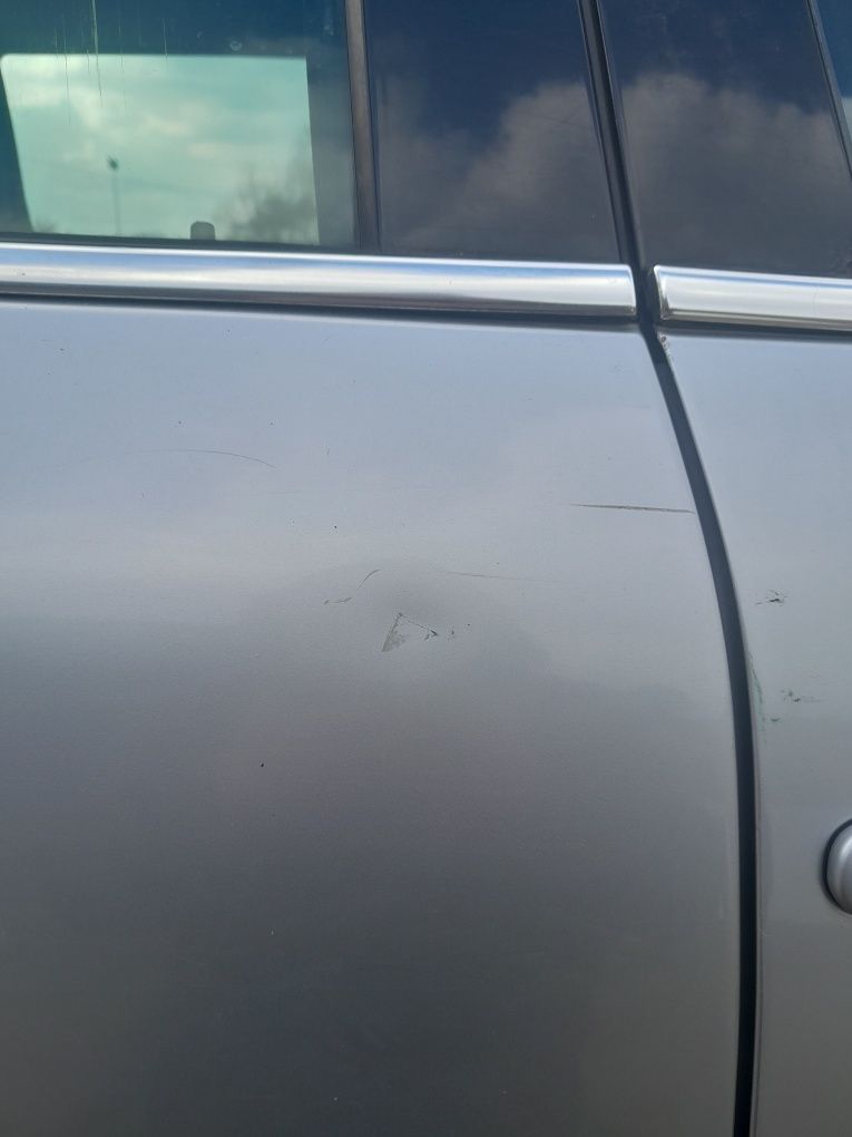 Drzwi prawy tył passat b5 fl kombi kod lakieru LA7W