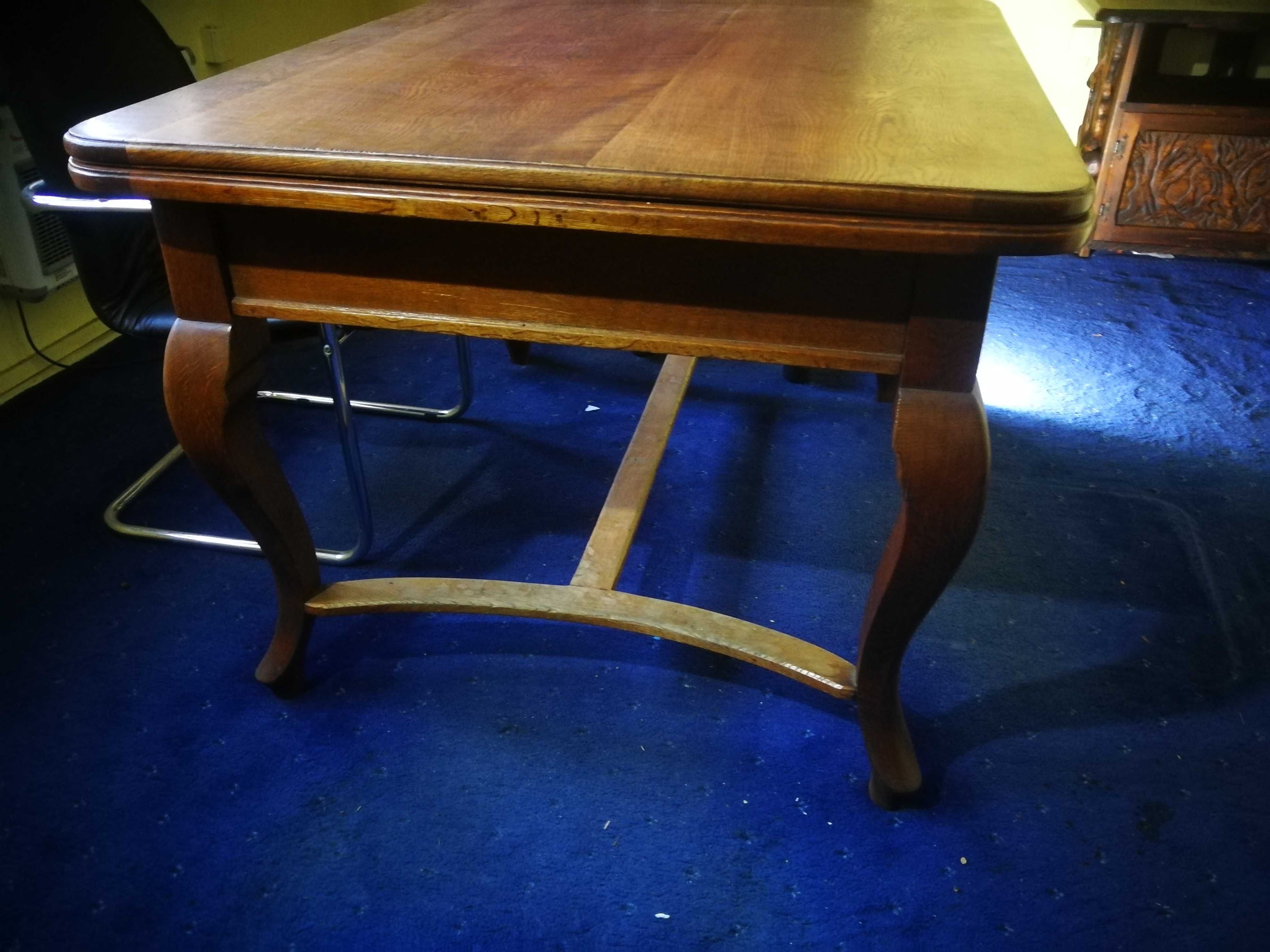 Stół drewniany w stylu Biedermeier