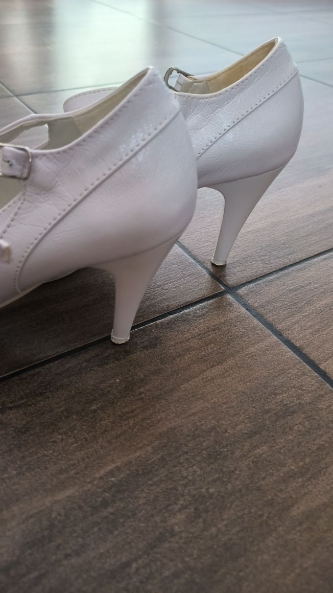 Buty ślubne firmy Biały Bucik
