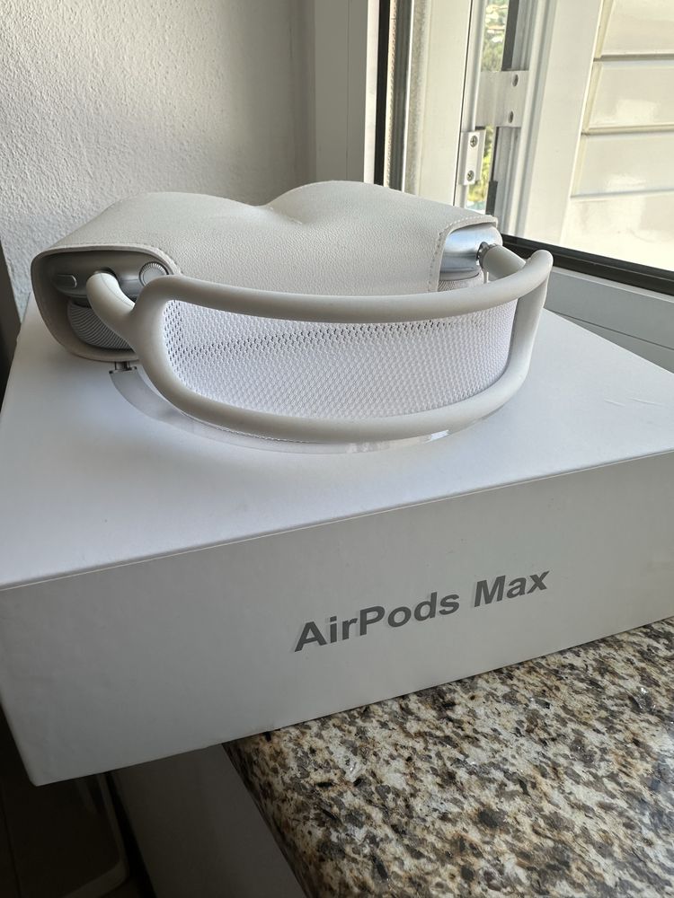 AirPods Max brancos