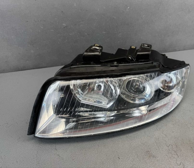 Audi A4 B6 Lampa Przód Przednia Lewa (od kierowcy)Valeo Kompletna